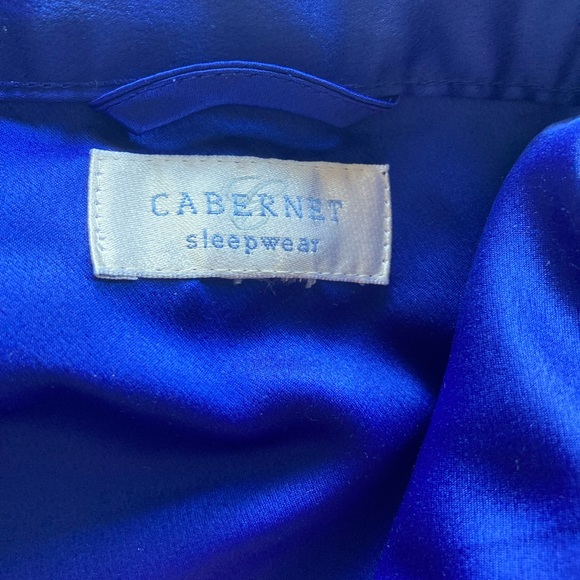 Cabernet Sleepwear Satin Royal Blue Robe
No size tag- please see measurements - Picture 3 of 6